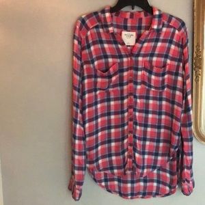 🍁🍂A&F super soft flannel high low button down